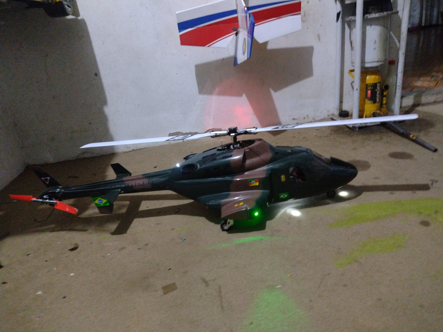 Helicóptero trex 500