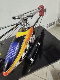 Helicóptero T-Rex 700