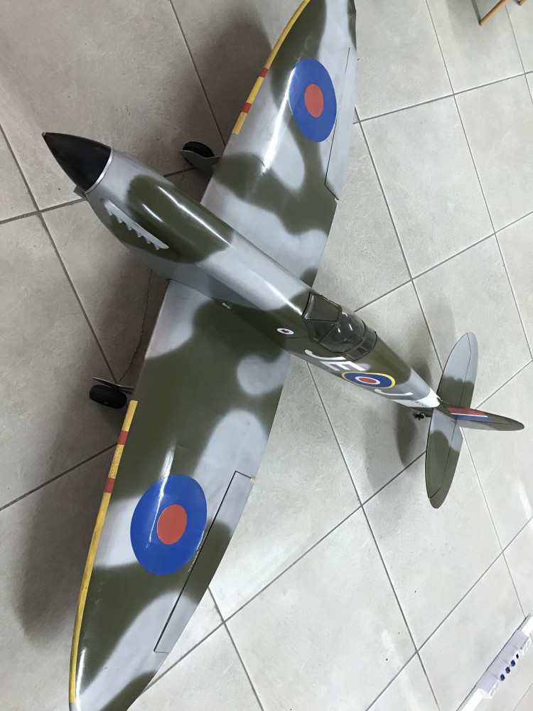 Aeromodelo Spitfire 1/5 de escala para motor 90 2T ou 120 4T