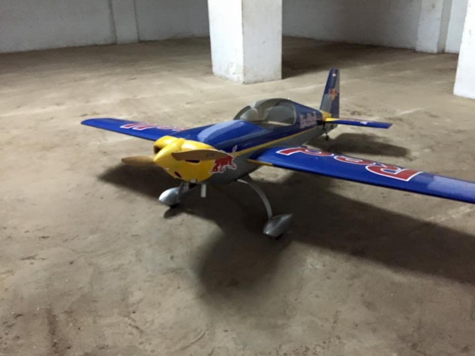 Extra 300LP 67,5” Goldwing 20cc