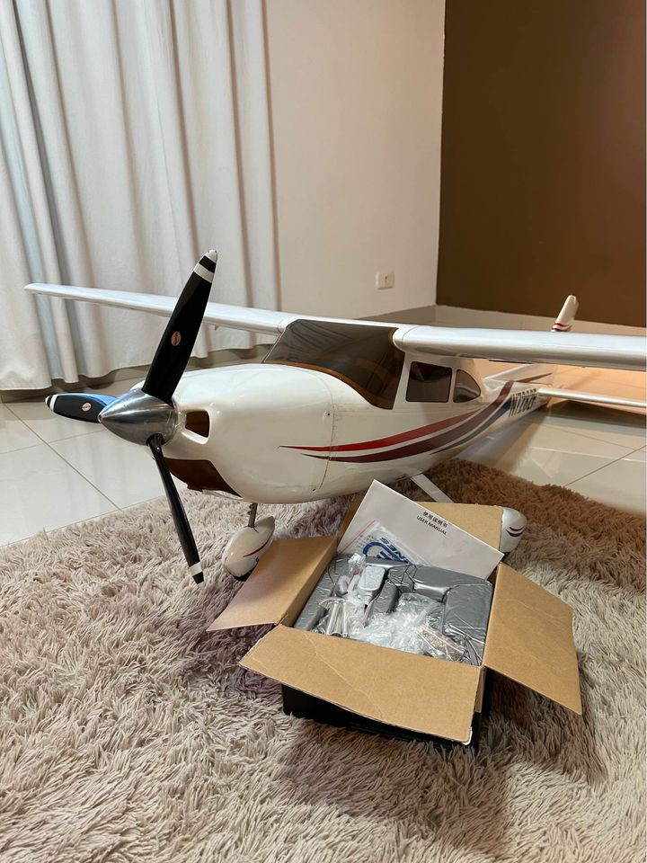 CESSNA 30CC HANGAR 9