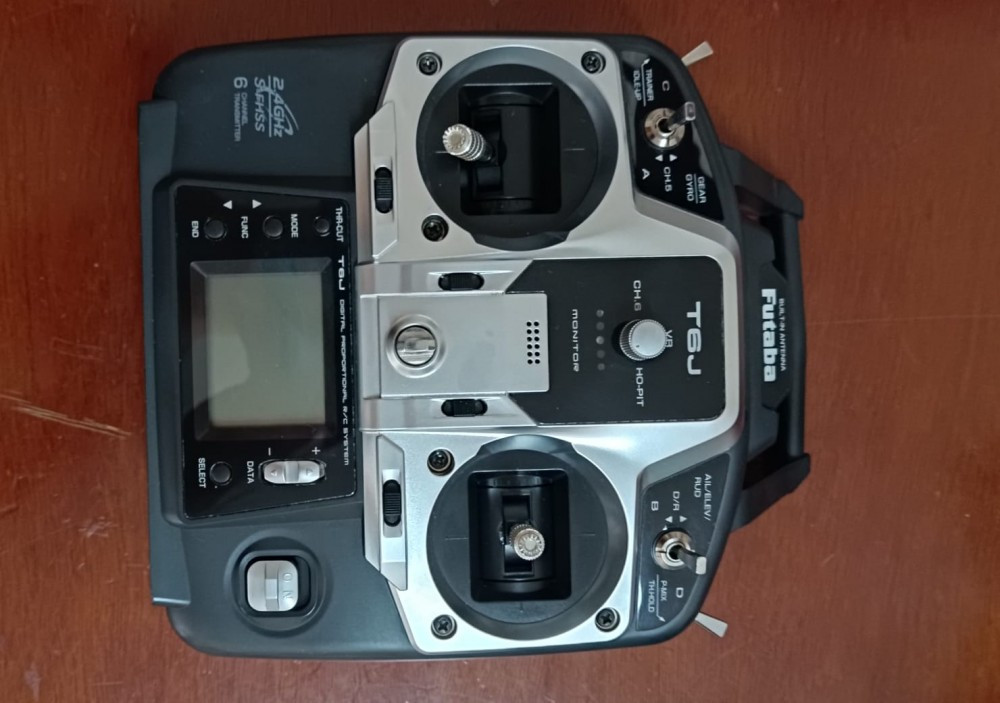 RADIO FUTABA T6J USADO