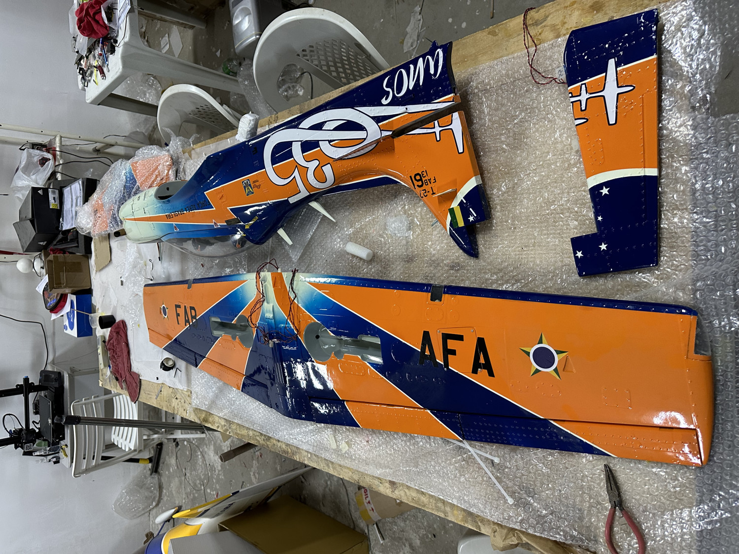 Tucano T-27 DNA AIRCRAFT  para motor 20cc ou equivalente